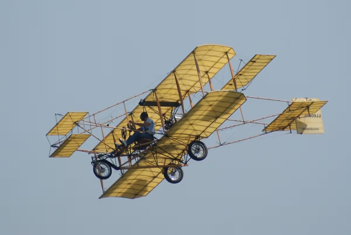 Unidentified — Aircraft