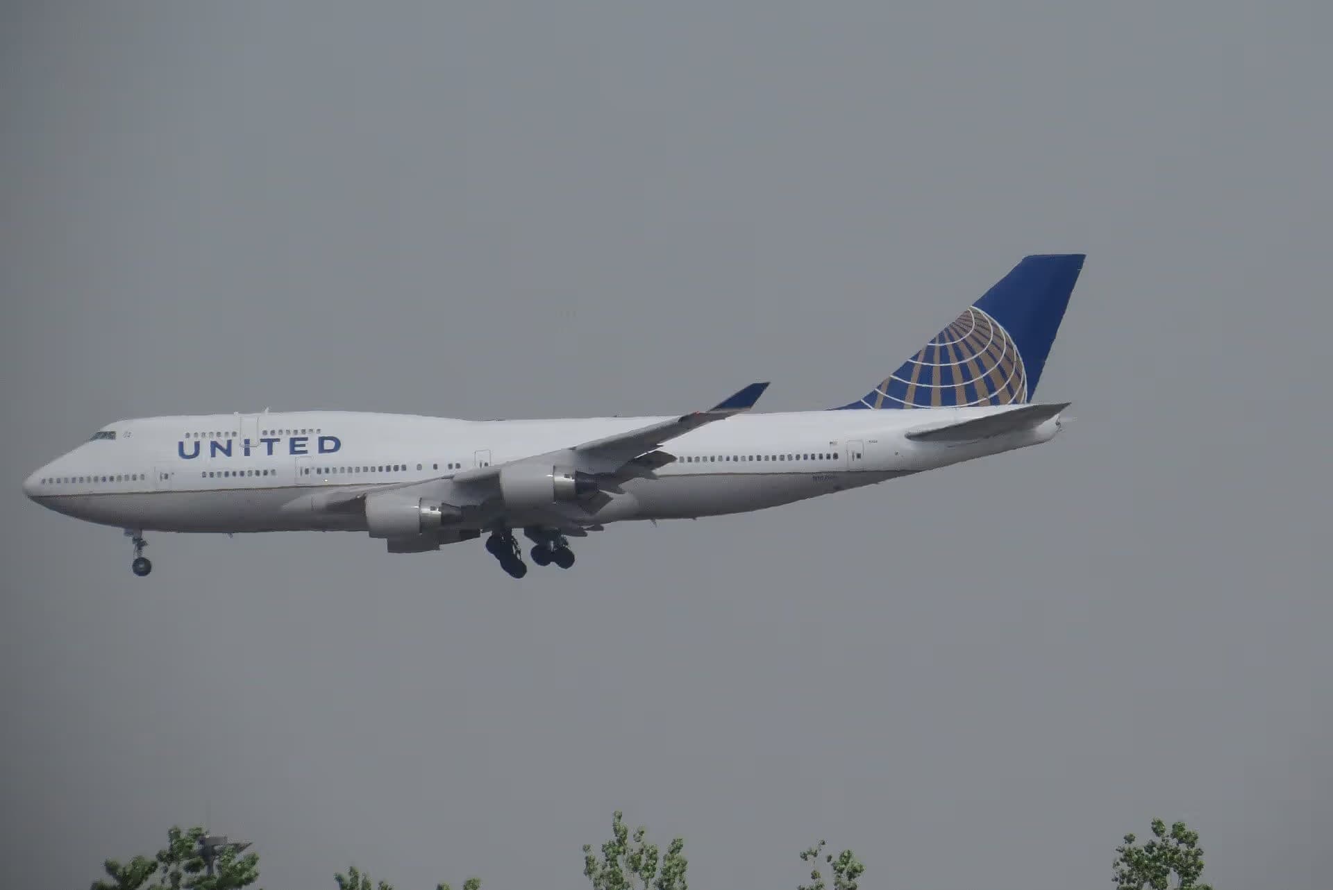 N104UA — Boeing