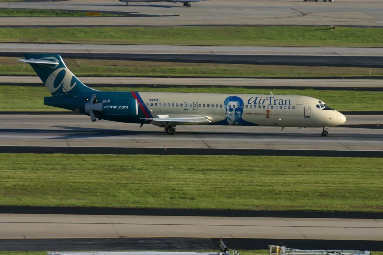 N937AT — Boeing