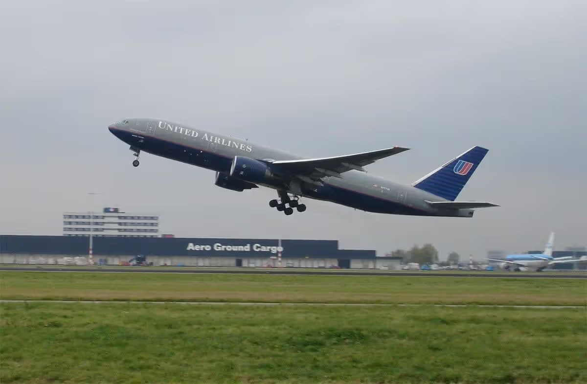 N777UA — Boeing
