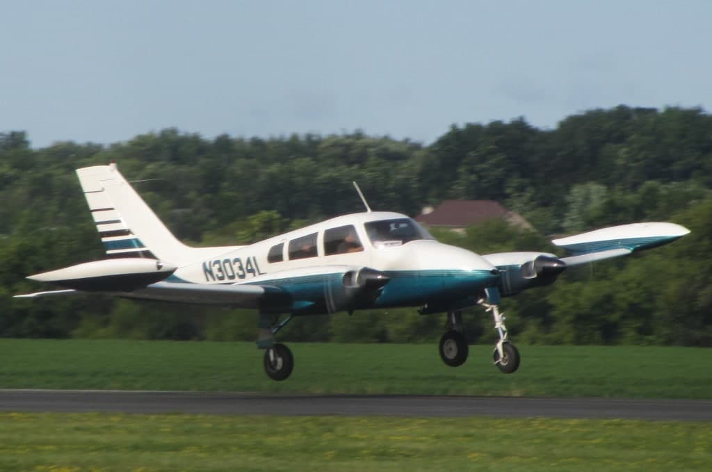 N3034L — Twin-engine aircraft