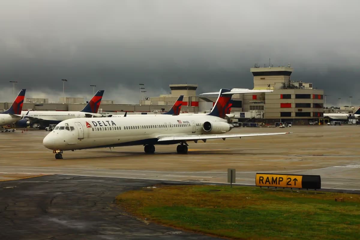 N941DL — Douglas