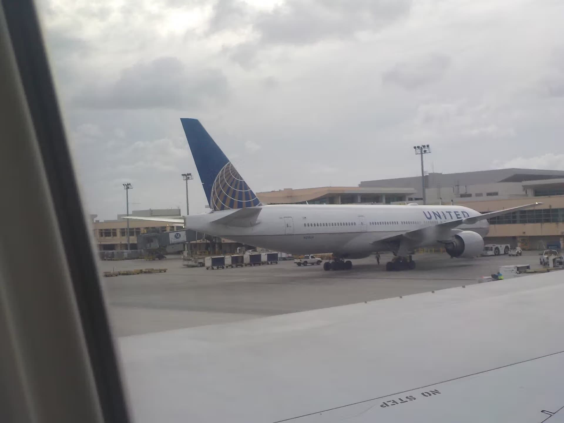 N215UA — Boeing