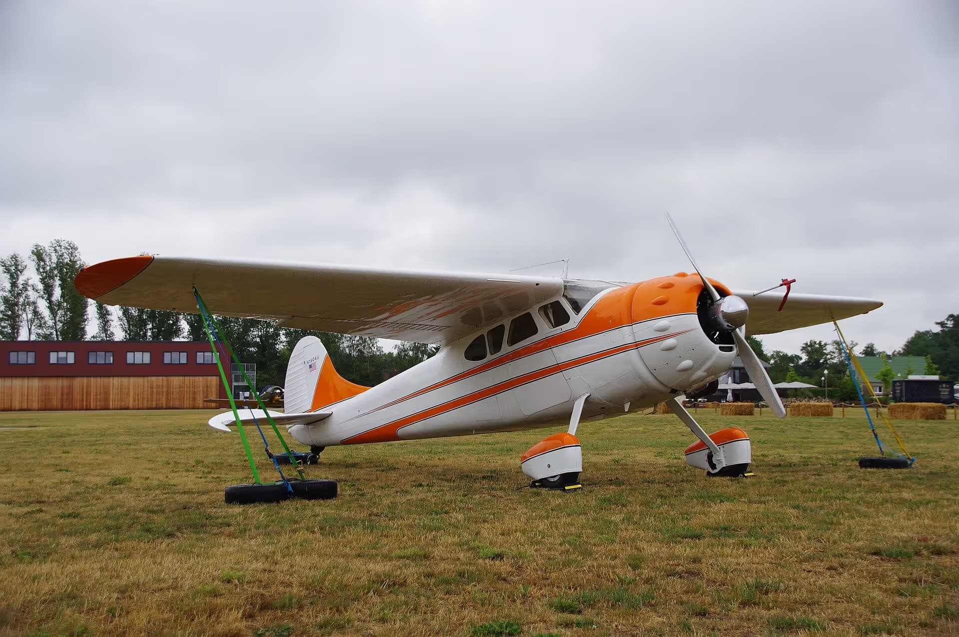 N1904U — Aircraft