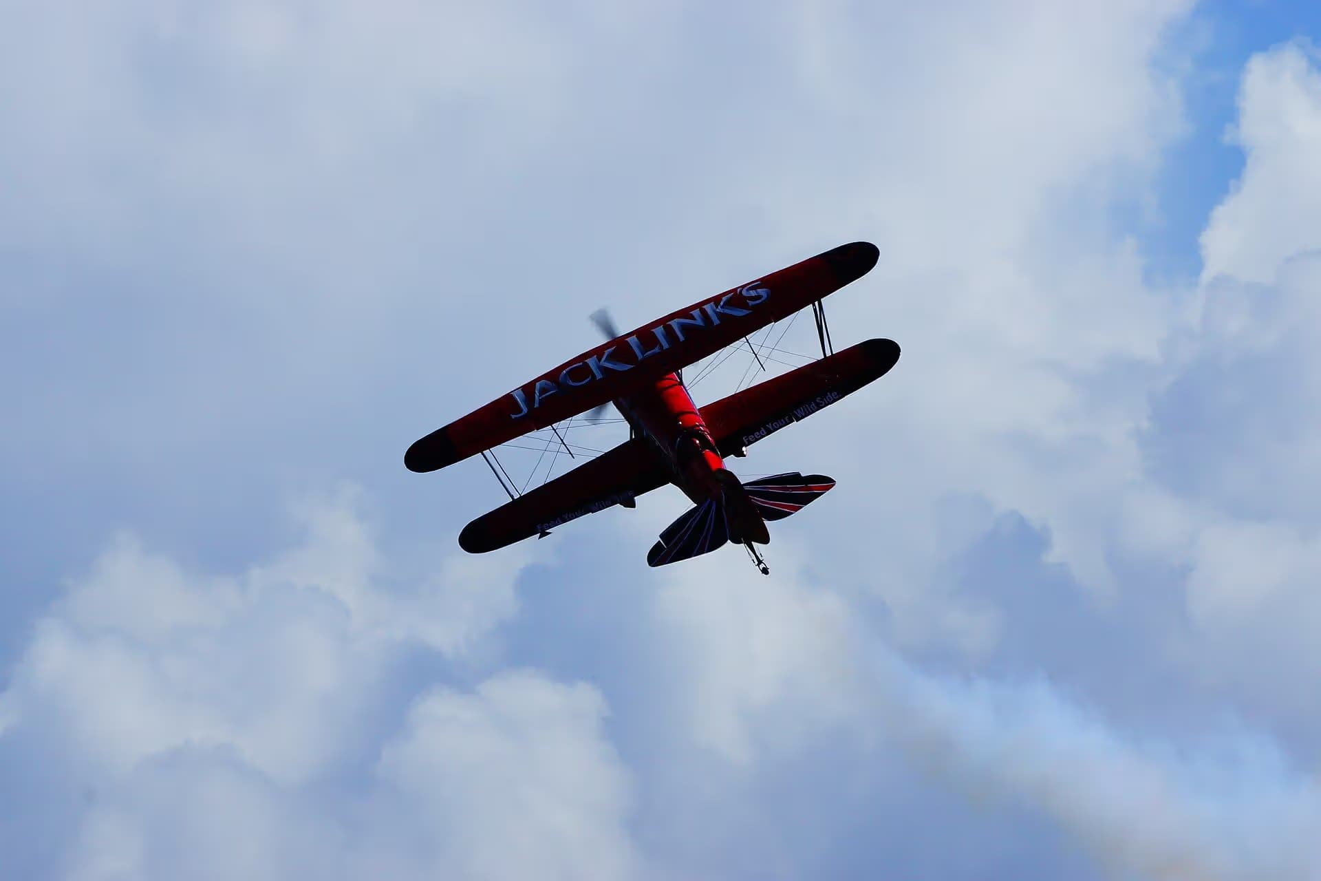 Unidentified — Single-engine aircraft