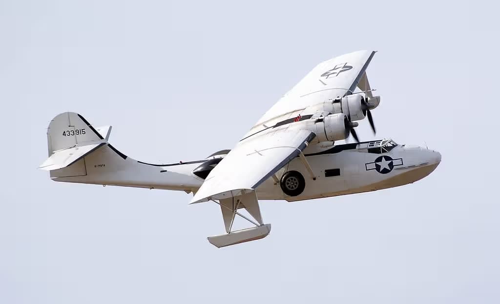 Unidentified — Twin-engine aircraft