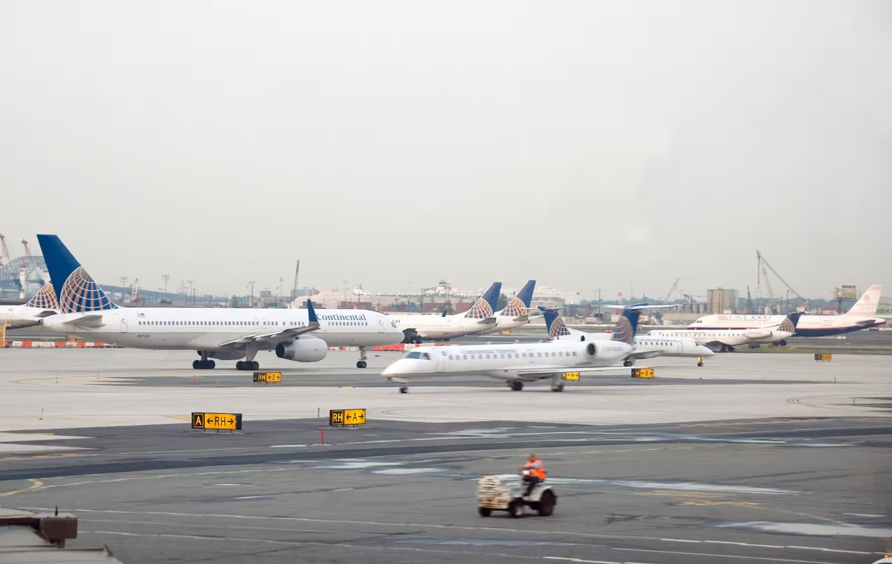 N17133 — Twin-engine aircraft