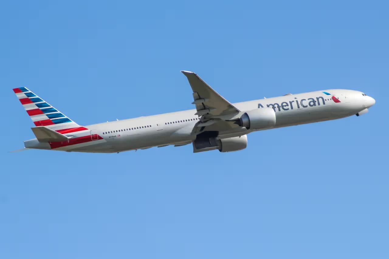 N718AN — Twin-engine aircraft