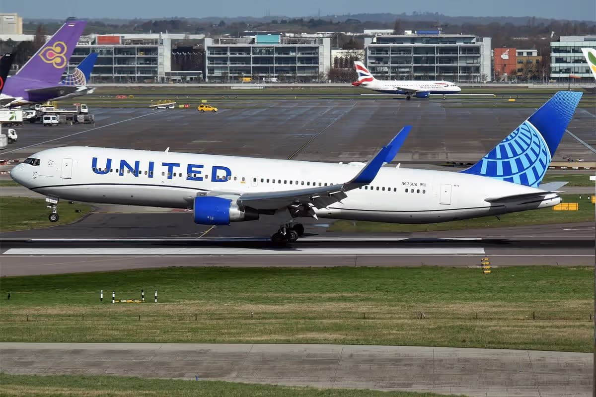 N676UA — Boeing