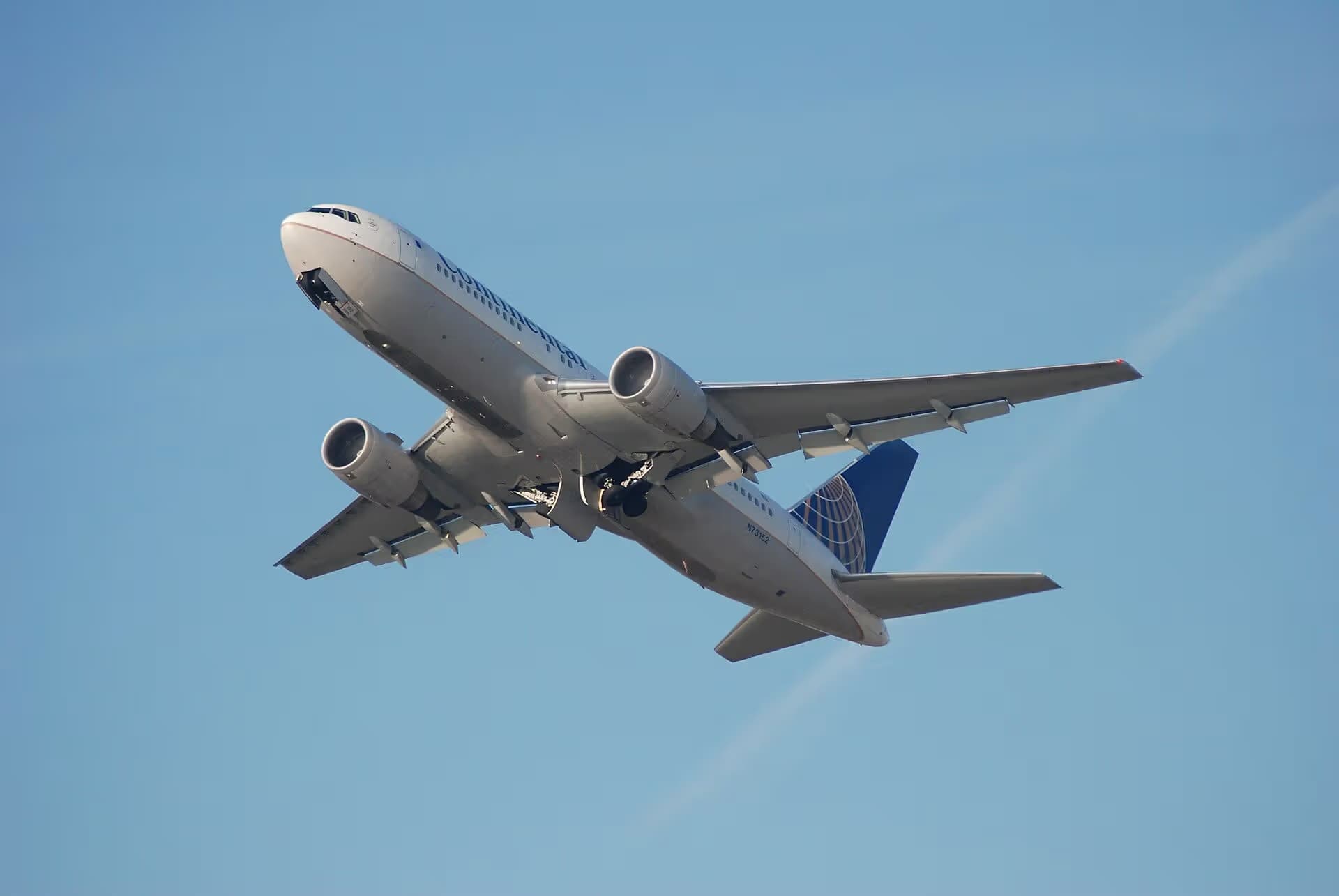 N73152 — Twin-engine aircraft