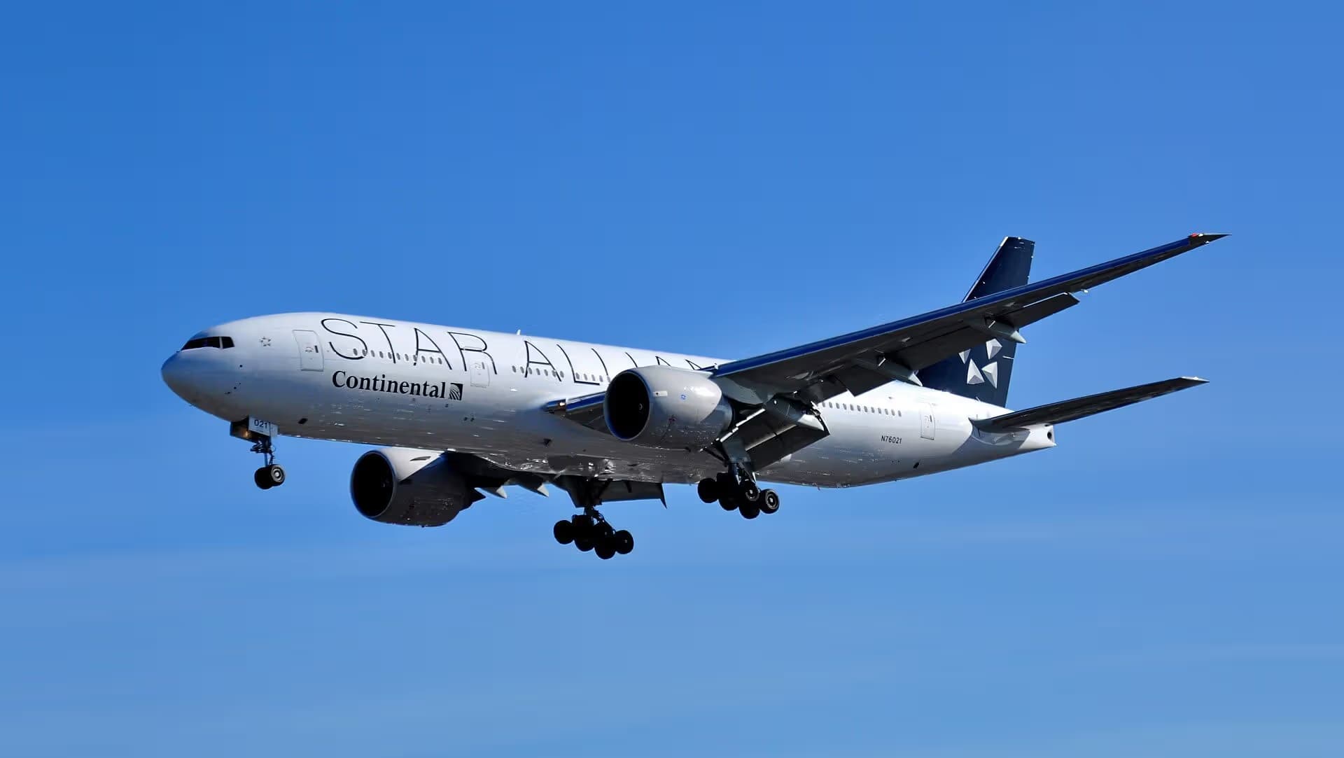 N76021 — Boeing