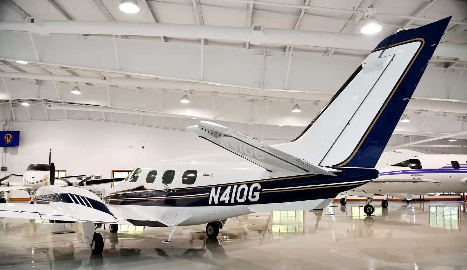 N410G — Twin-engine aircraft