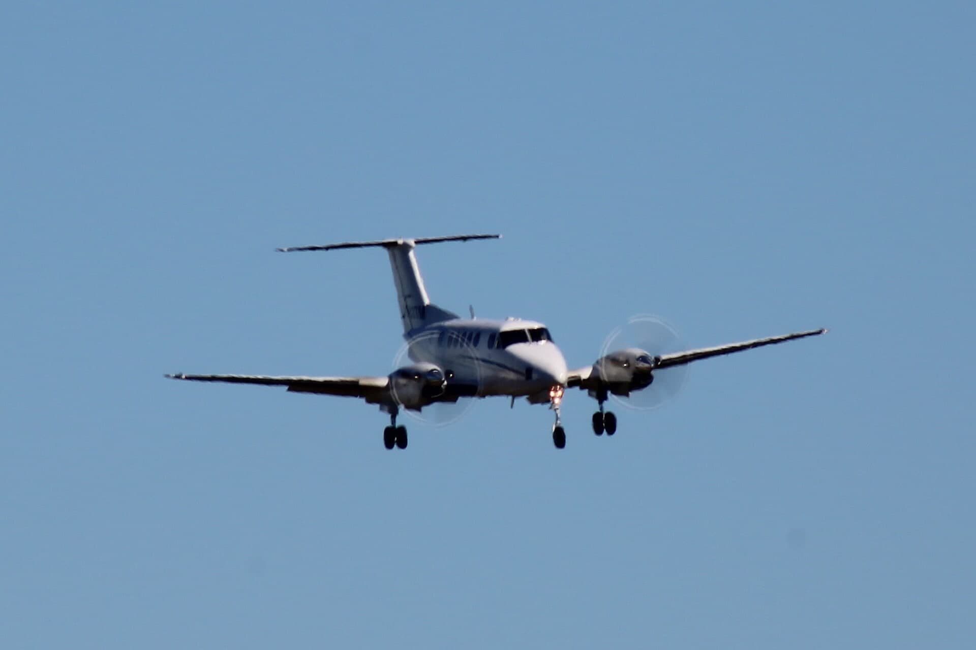 N982TM — Twin-engine aircraft