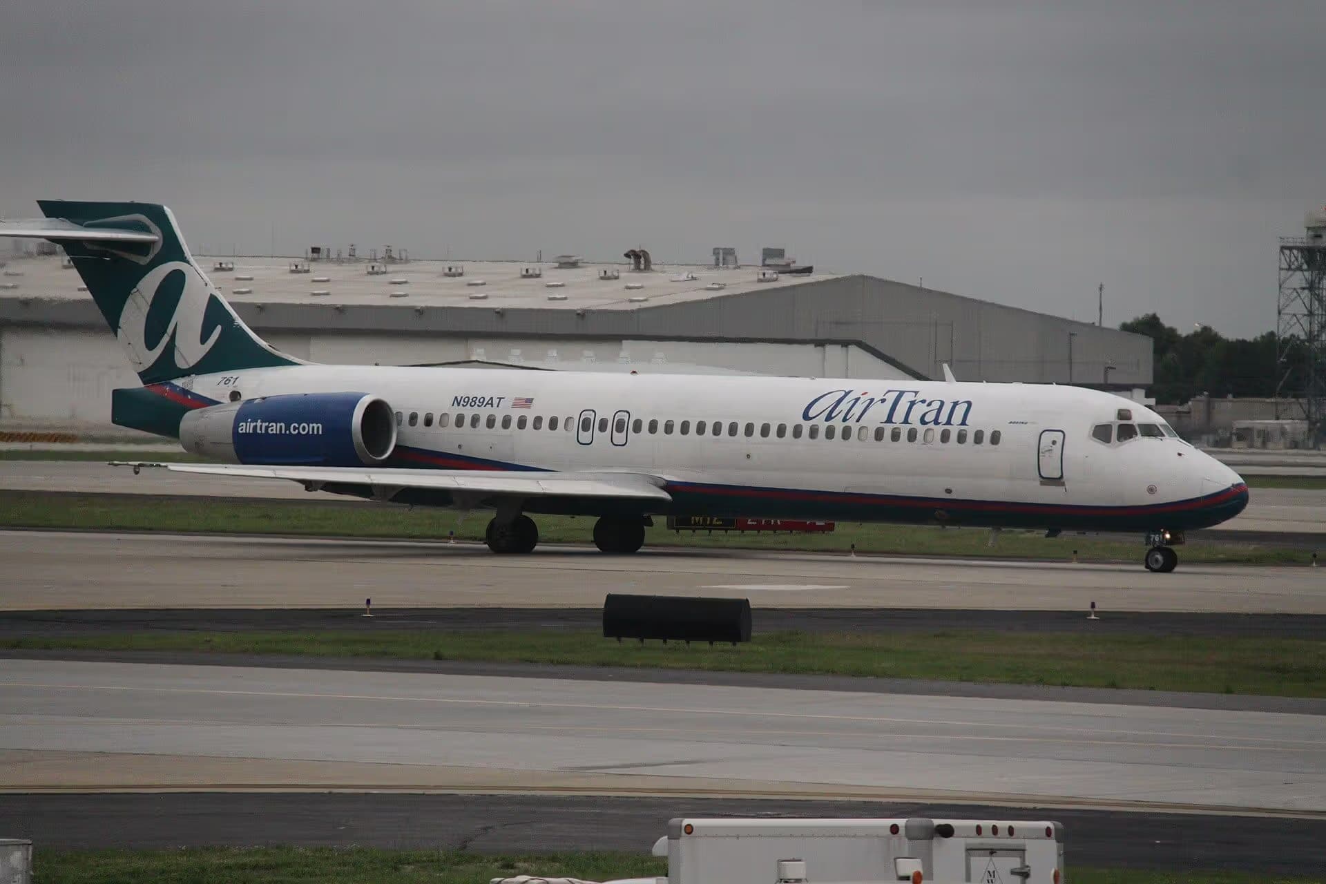 N989AT — Boeing