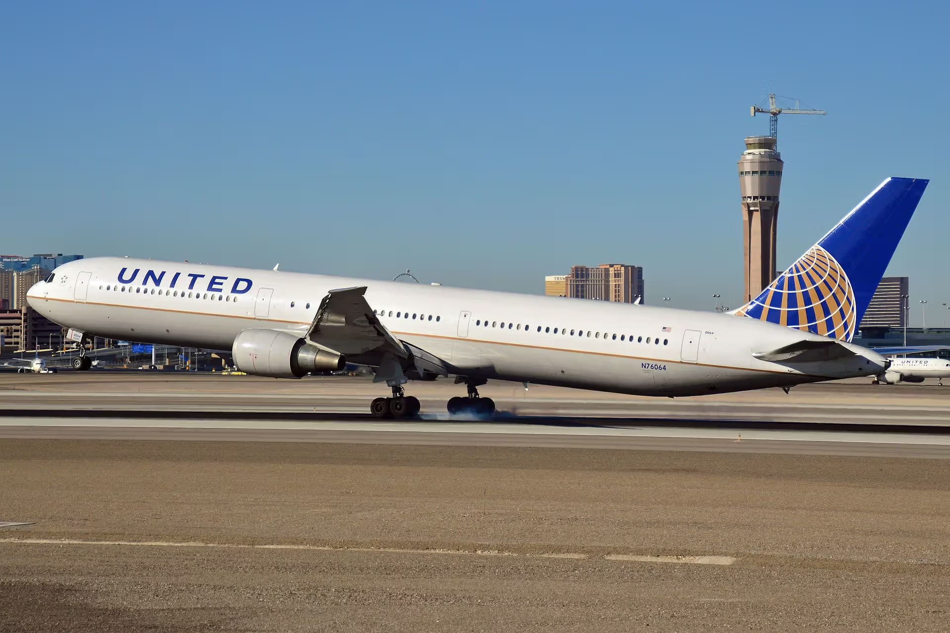 N76064 — Boeing
