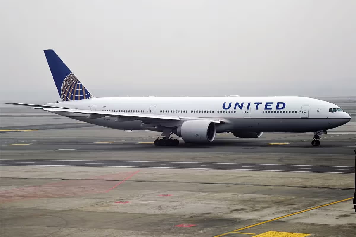 N74007 — Boeing