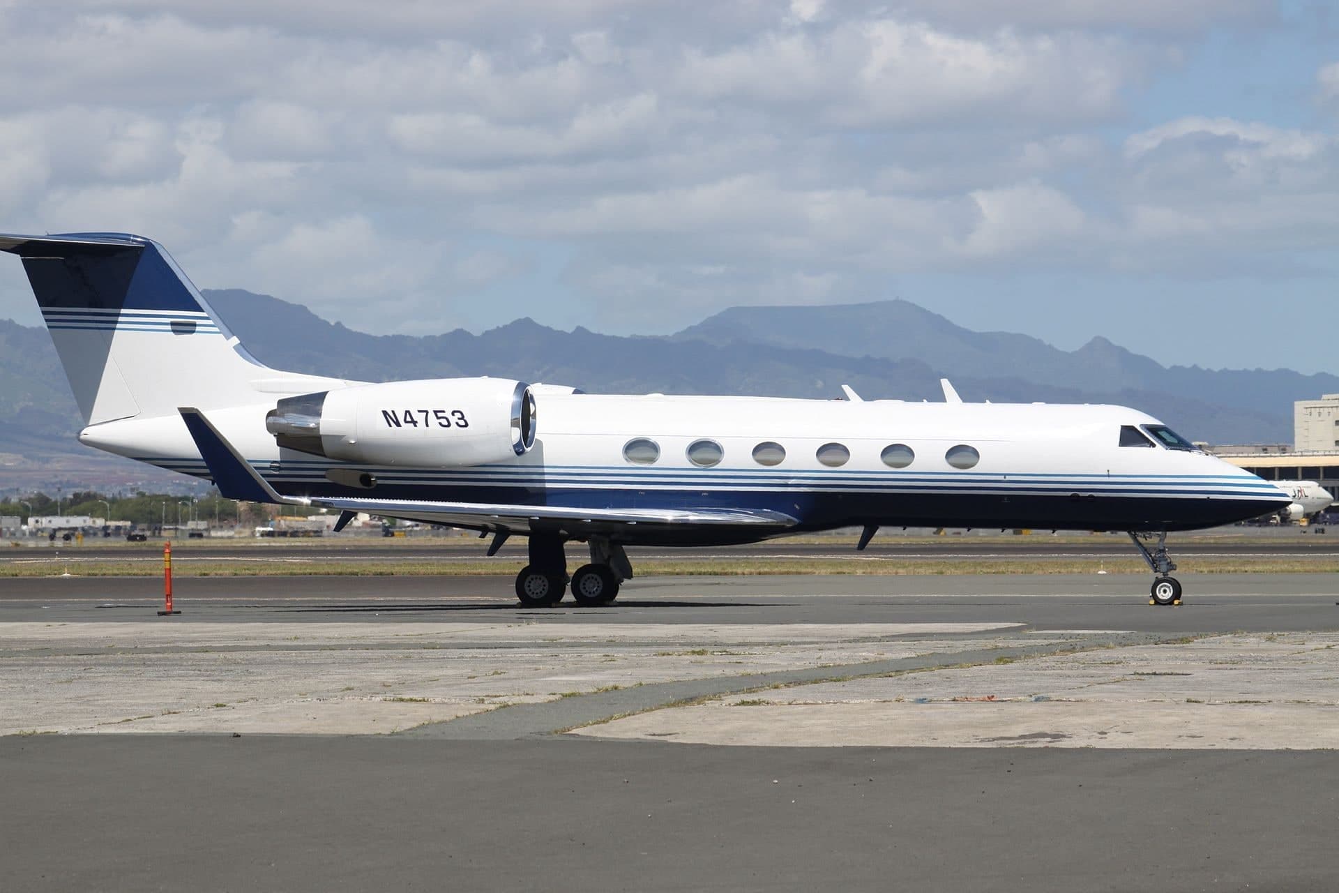 N4753 — Business jet