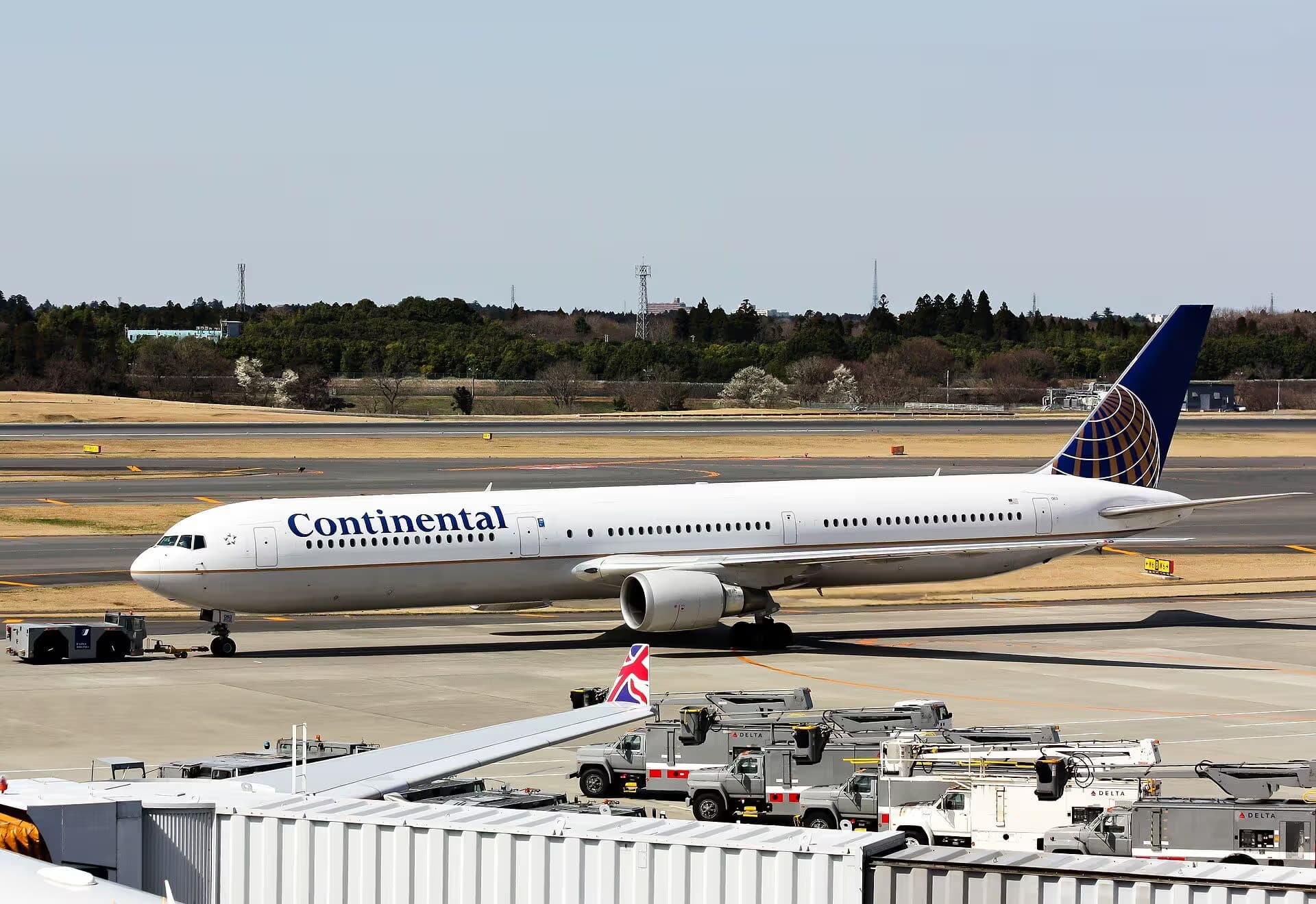 N69063 — Twin-engine aircraft