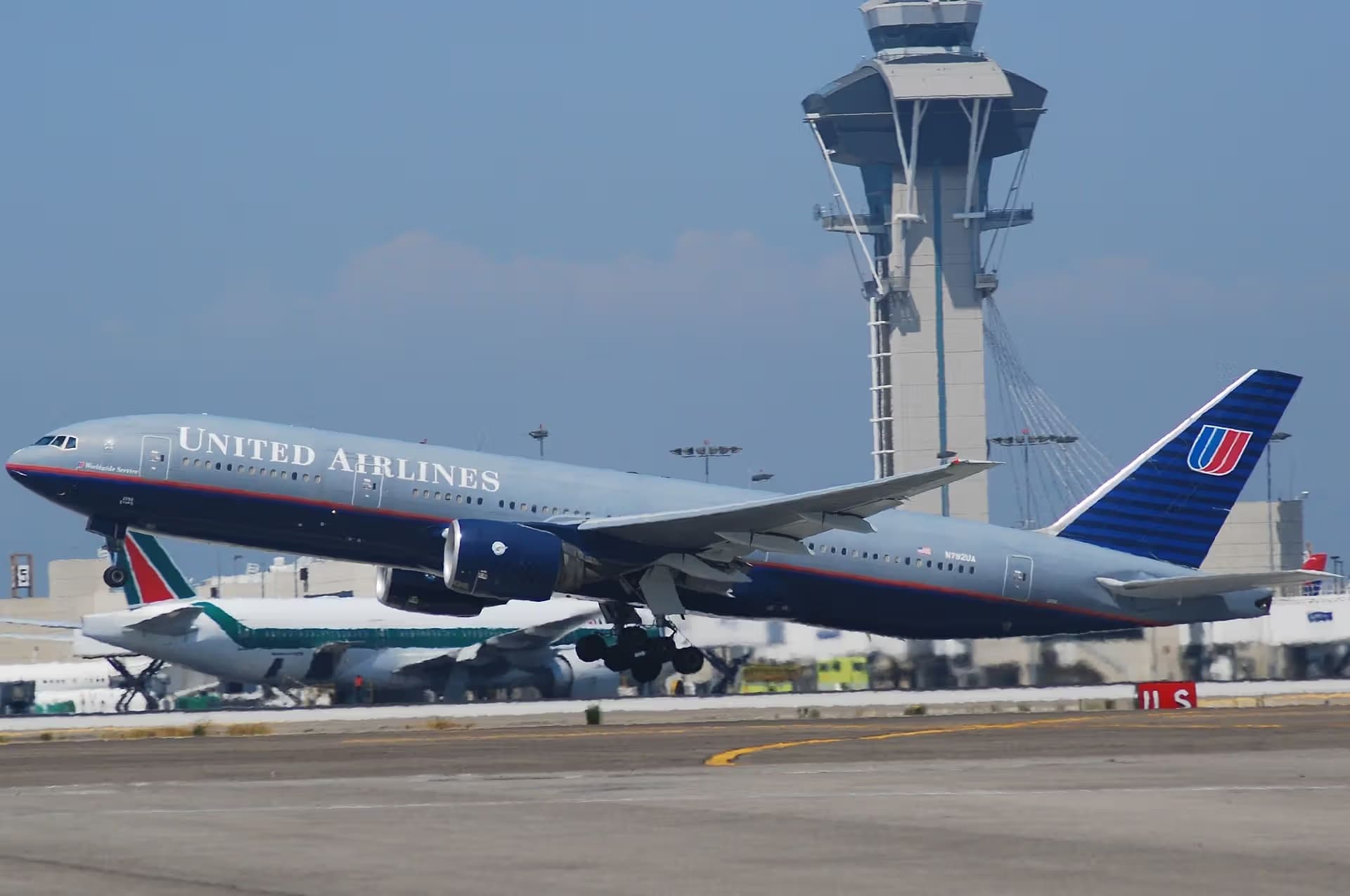 N792UA — Twin-engine aircraft