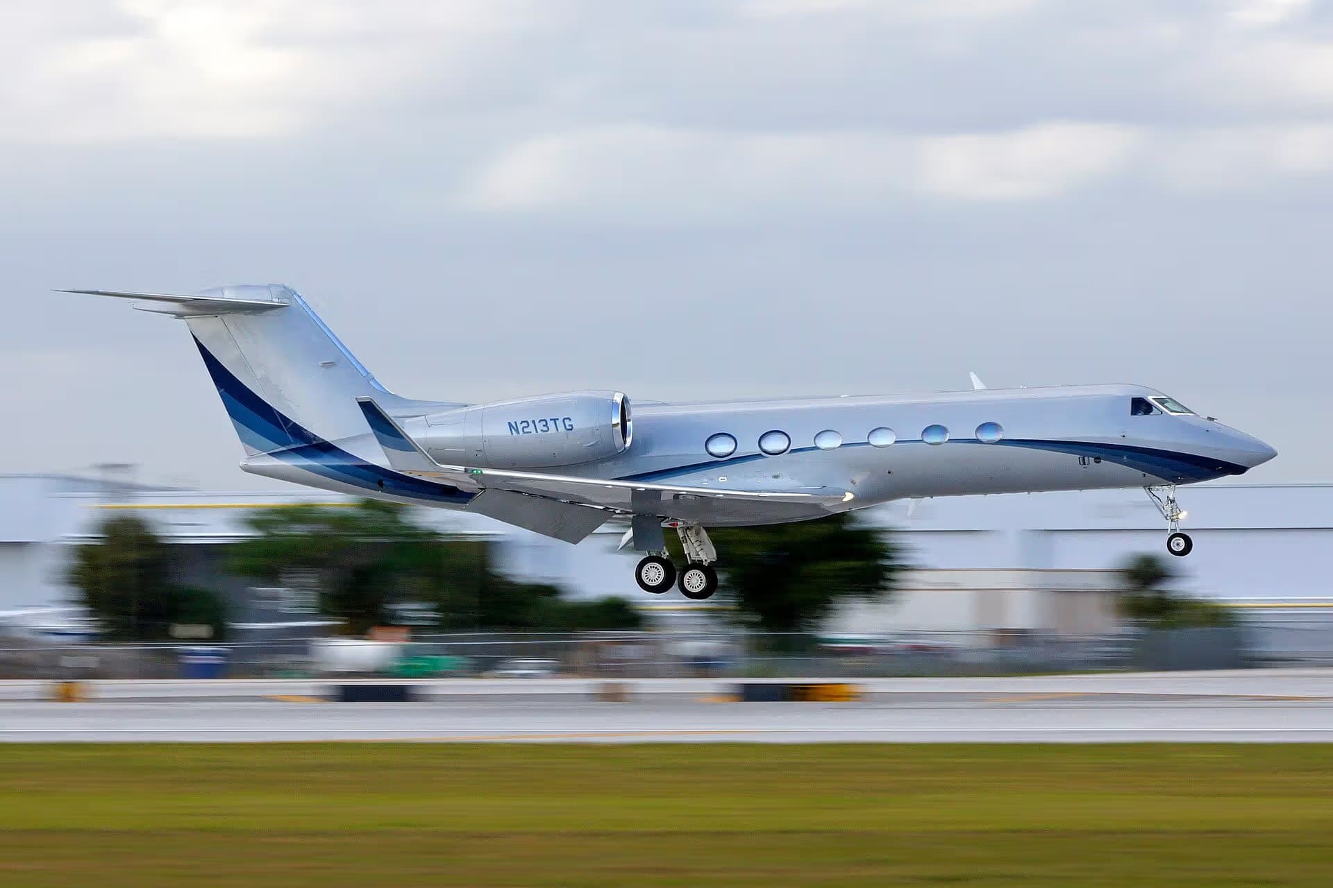 N213TG — Gulfstream