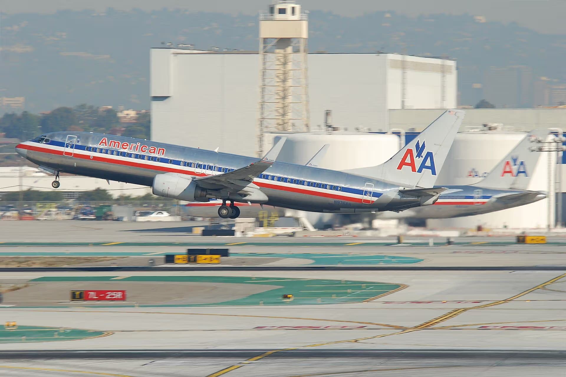 N976AN — Twin-engine aircraft