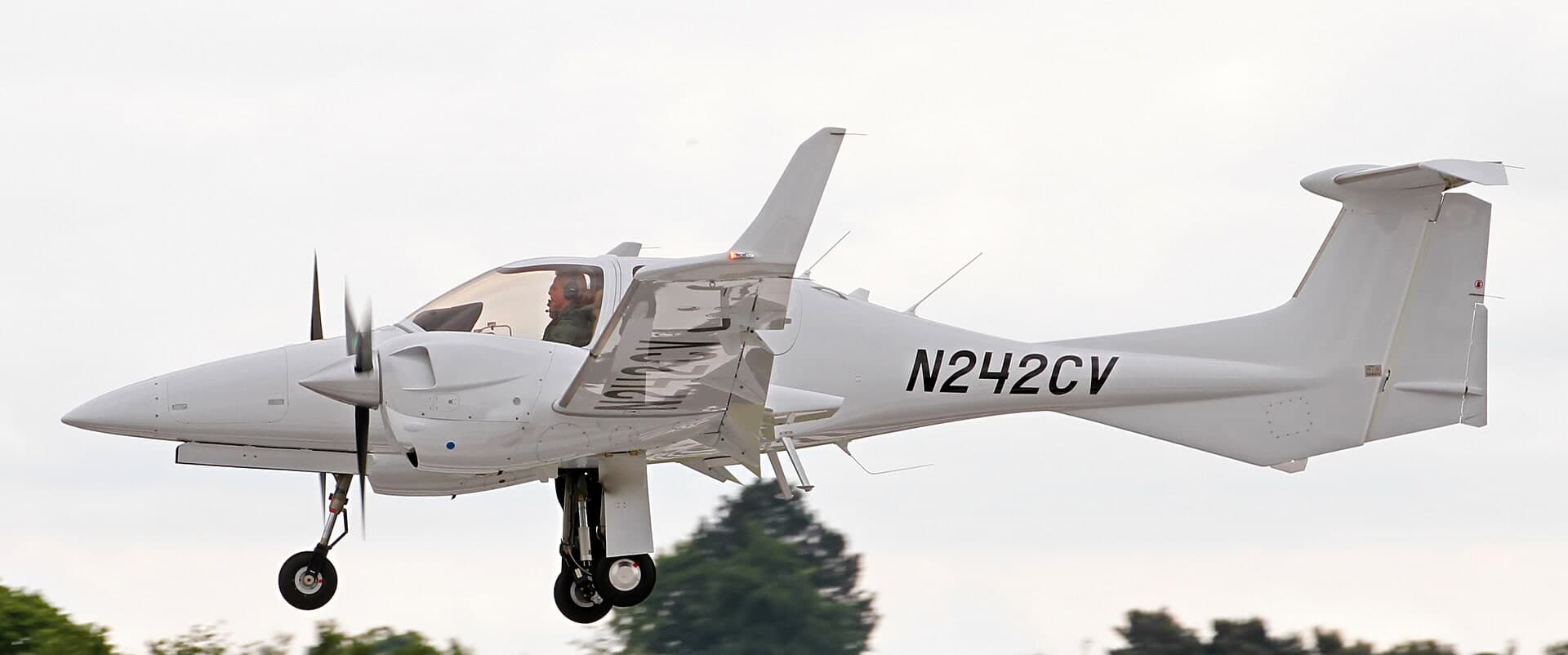 N242CV — Diamond