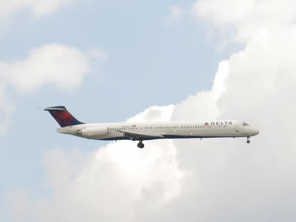 N945DL — Aircraft