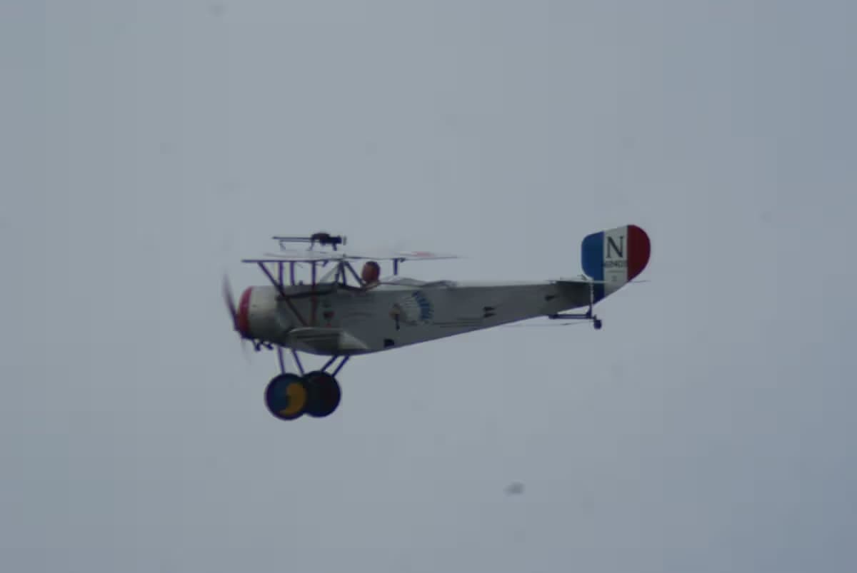 Unidentified — Single-engine aircraft