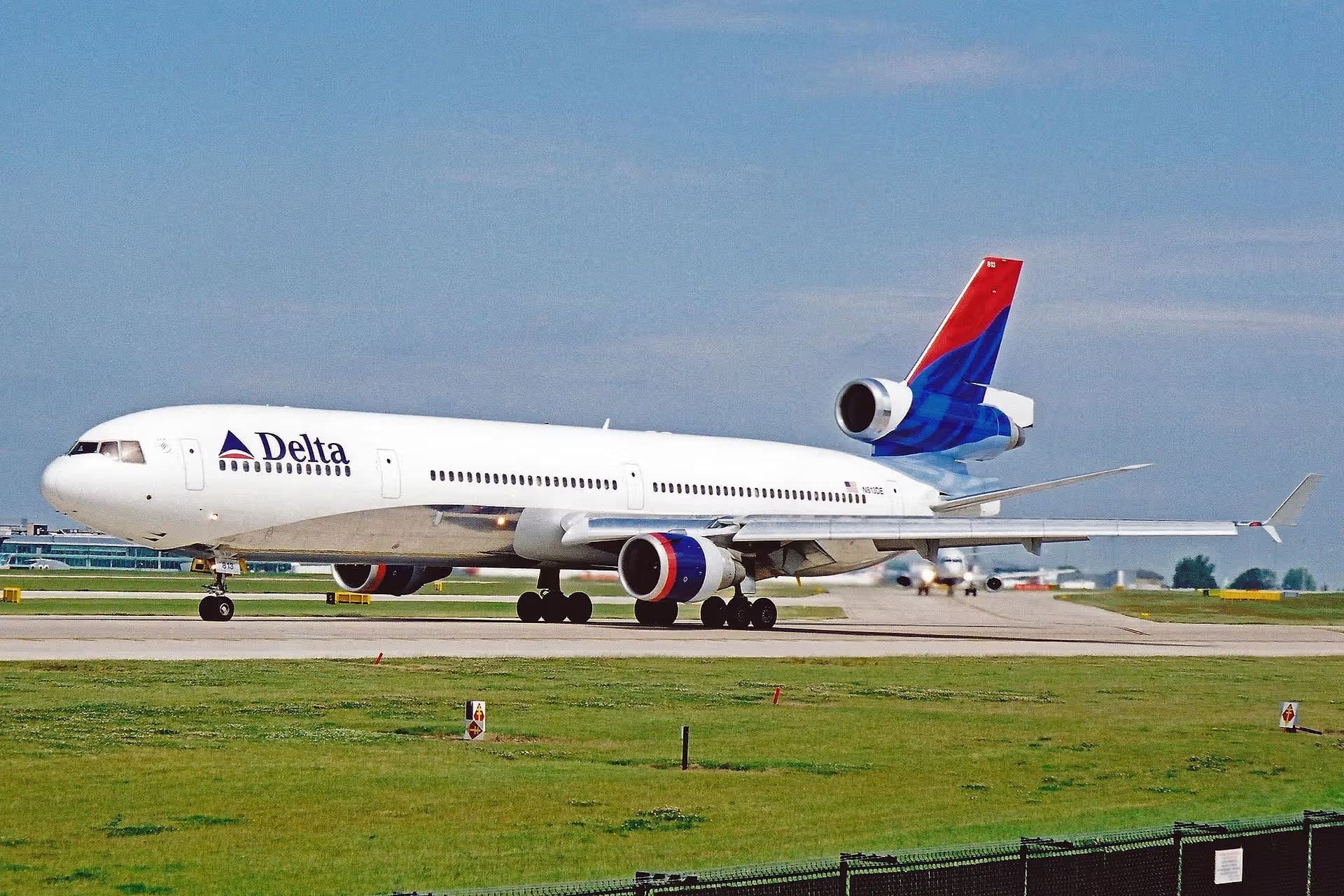 N813DE — Douglas