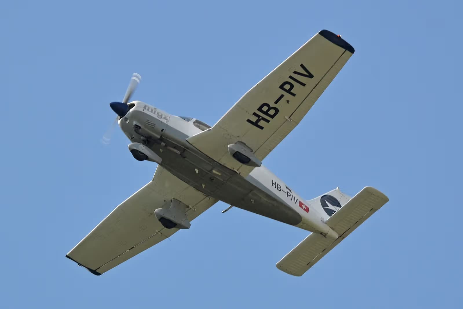 HB-PIV — Piper
