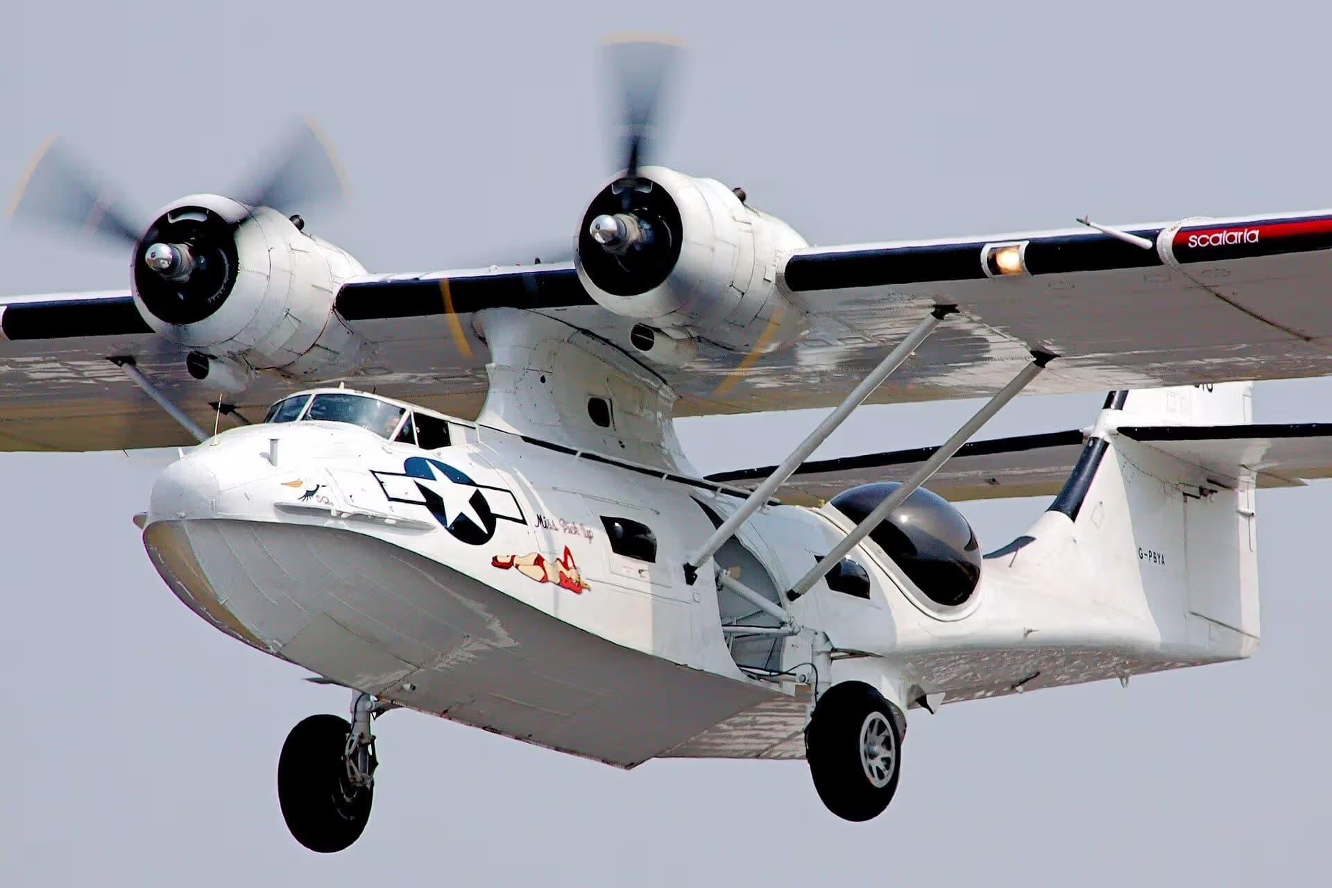 Unidentified — Twin-engine aircraft