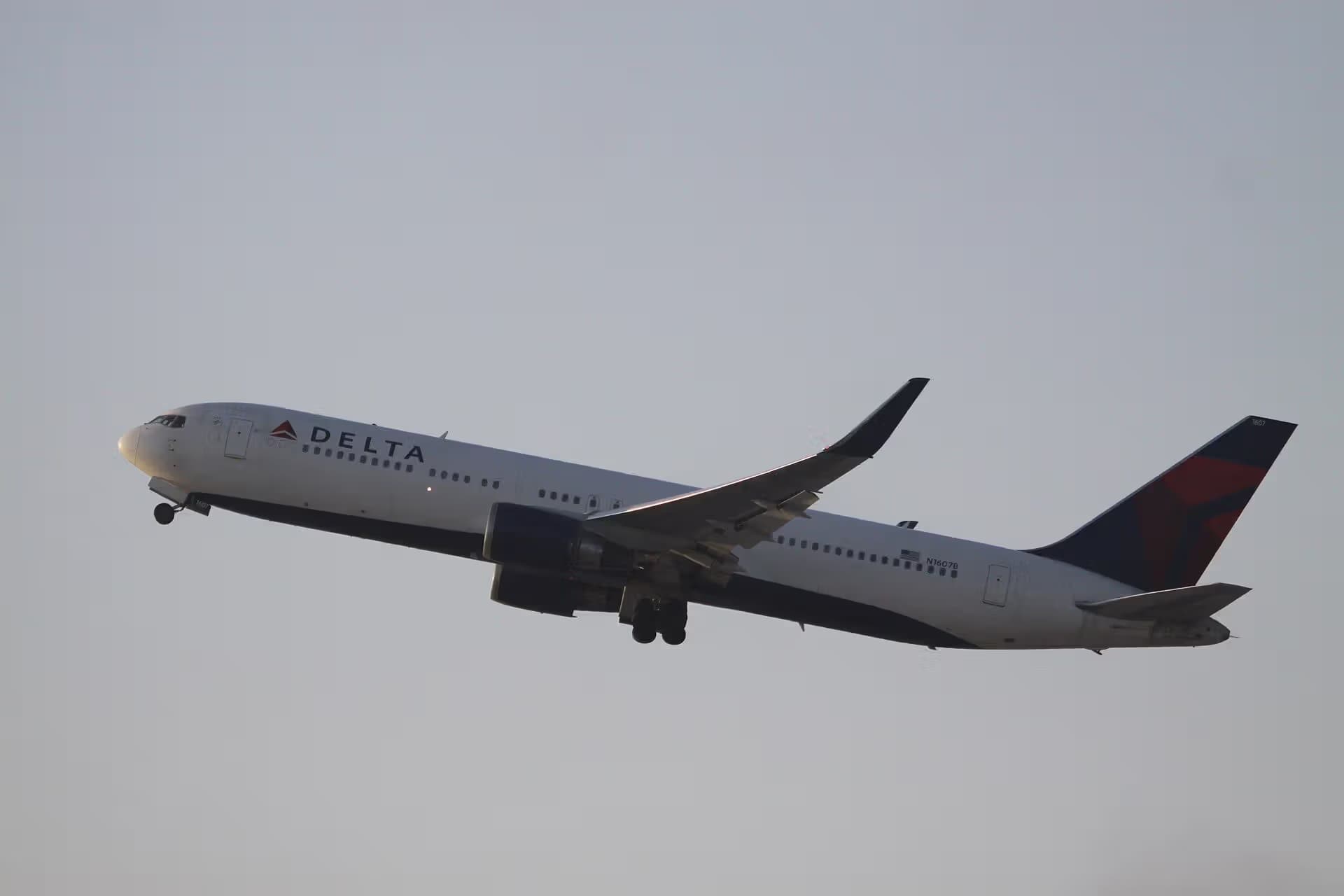 N1607B — Boeing