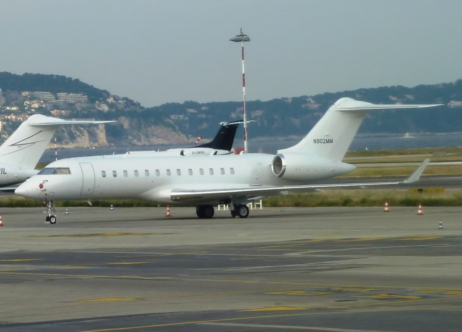 N902MM — Business jet