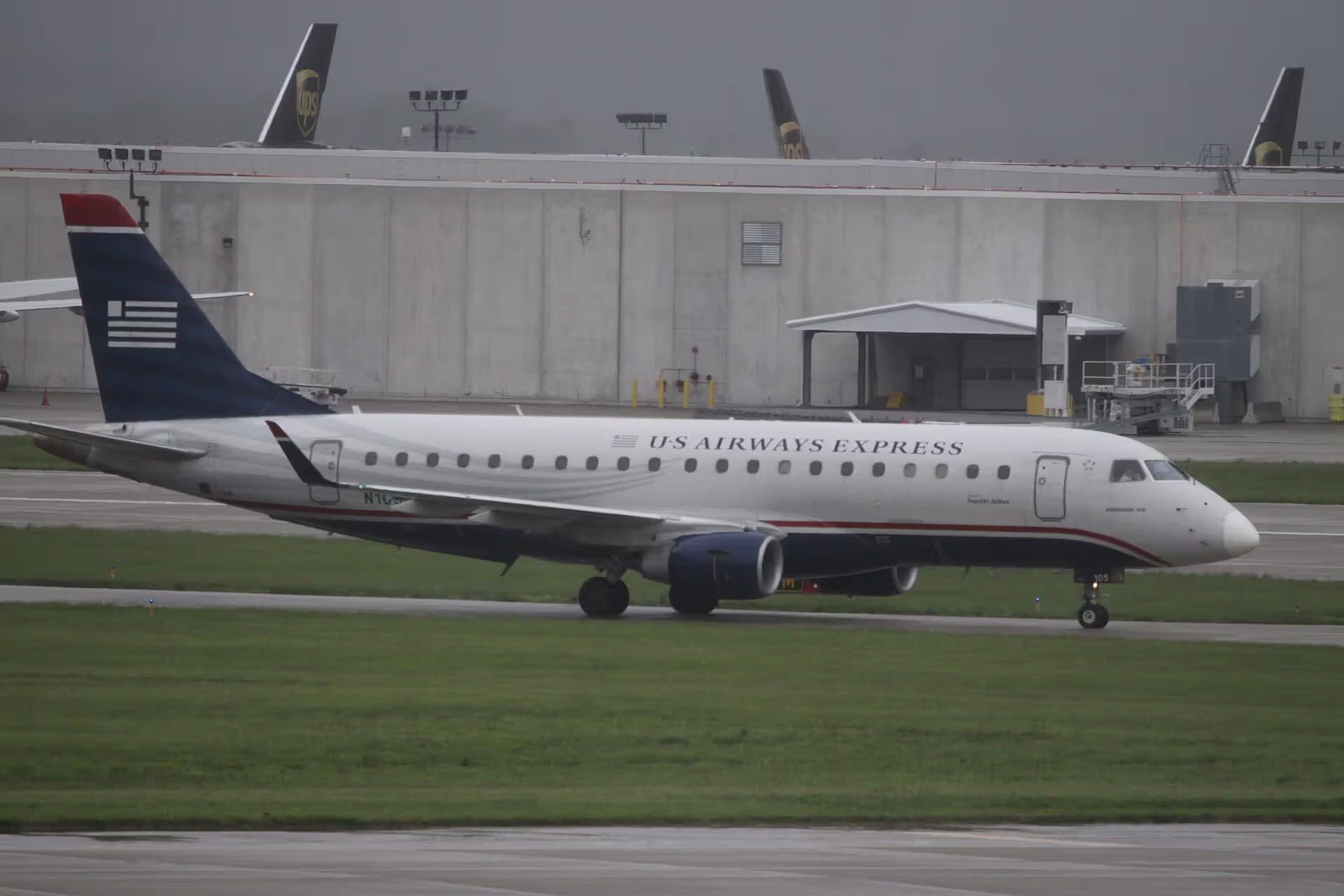 N105HQ — Embraer