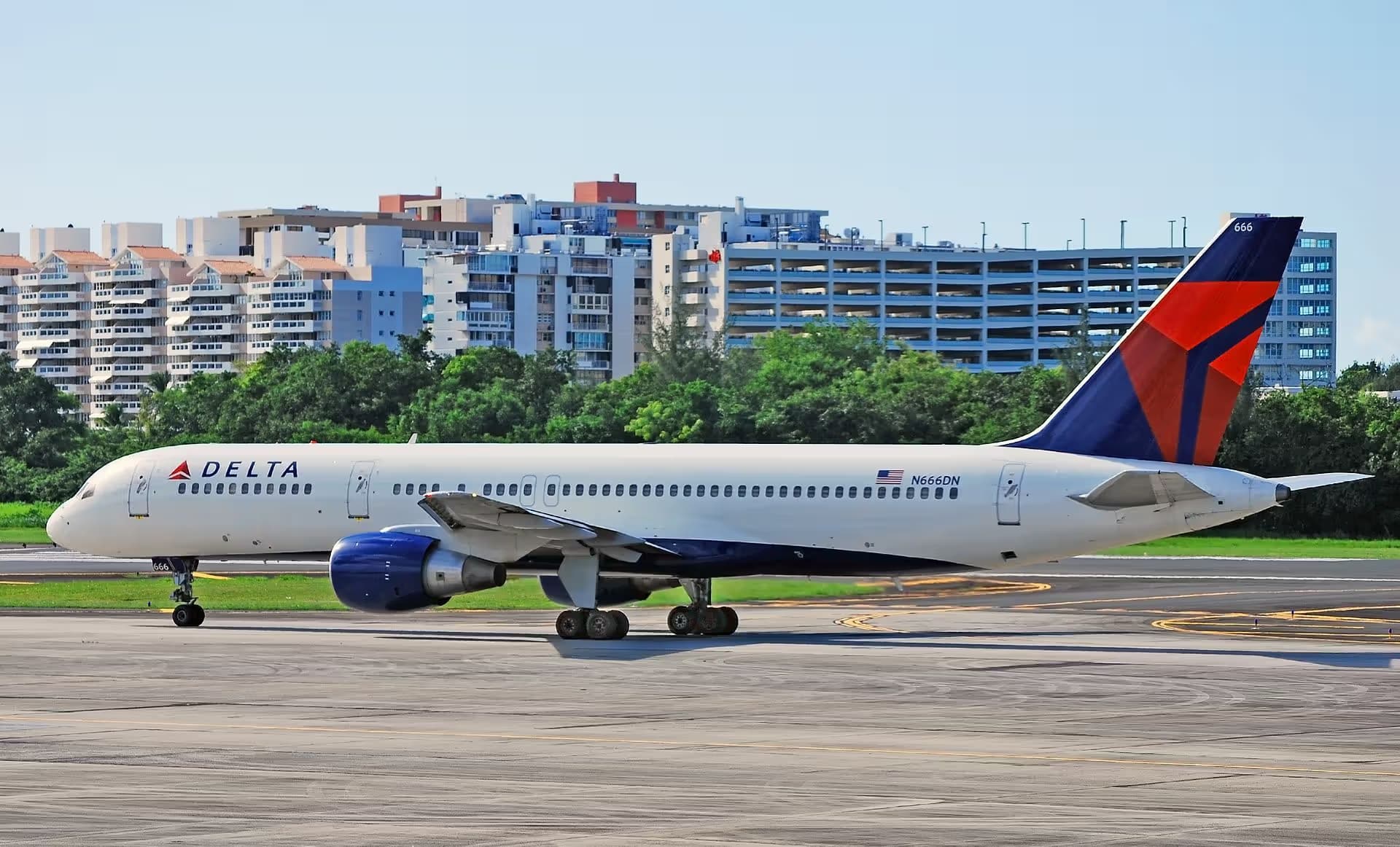 N666DN — Twin-engine aircraft