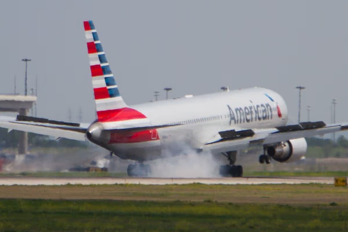 N386AA — Twin-engine aircraft