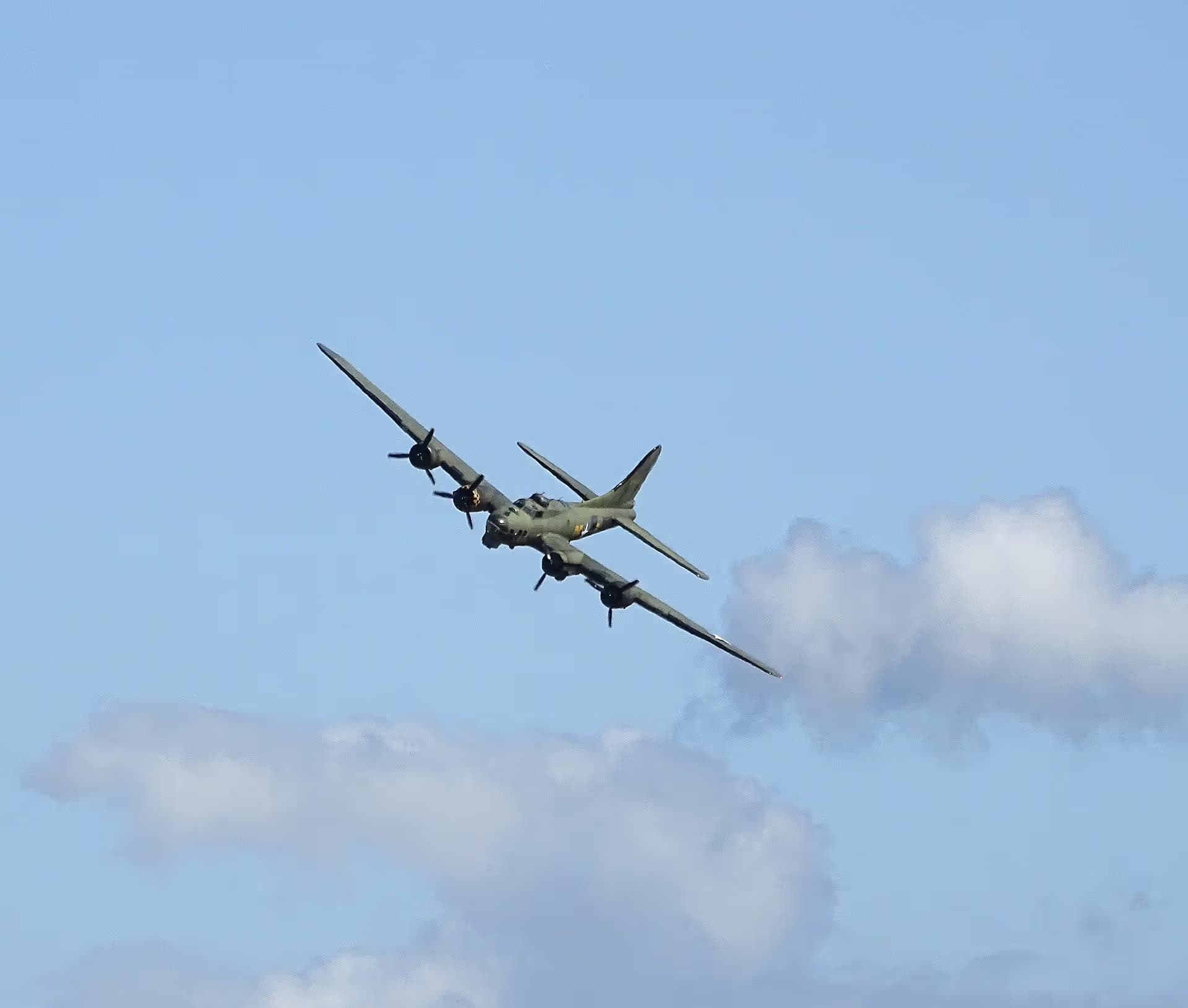 Unidentified — Twin-engine aircraft