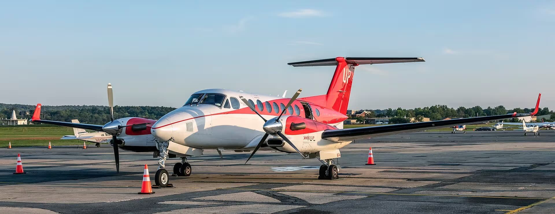 N874UP — Twin-engine aircraft