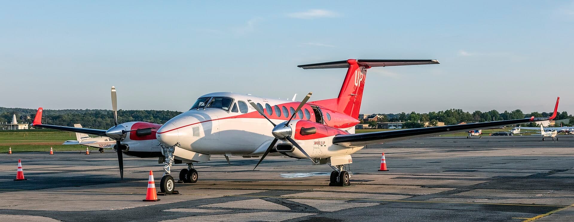 N874UP — Twin-engine aircraft