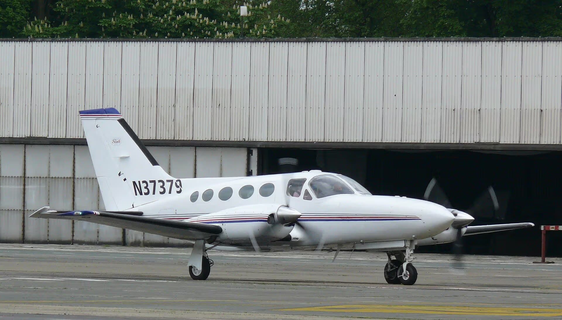 N37379 — Twin-engine aircraft
