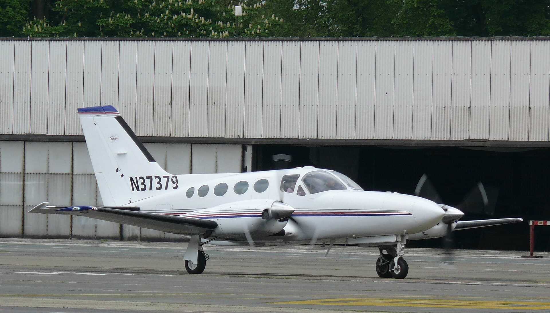 N37379 — Twin-engine aircraft