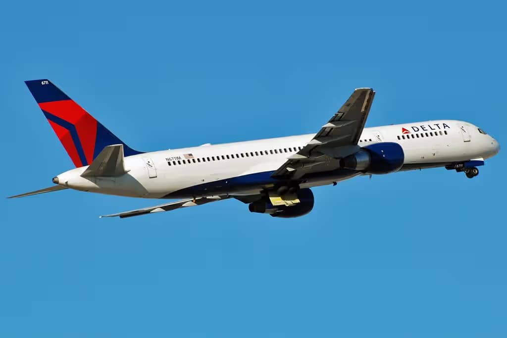 N6711M — Twin-engine aircraft