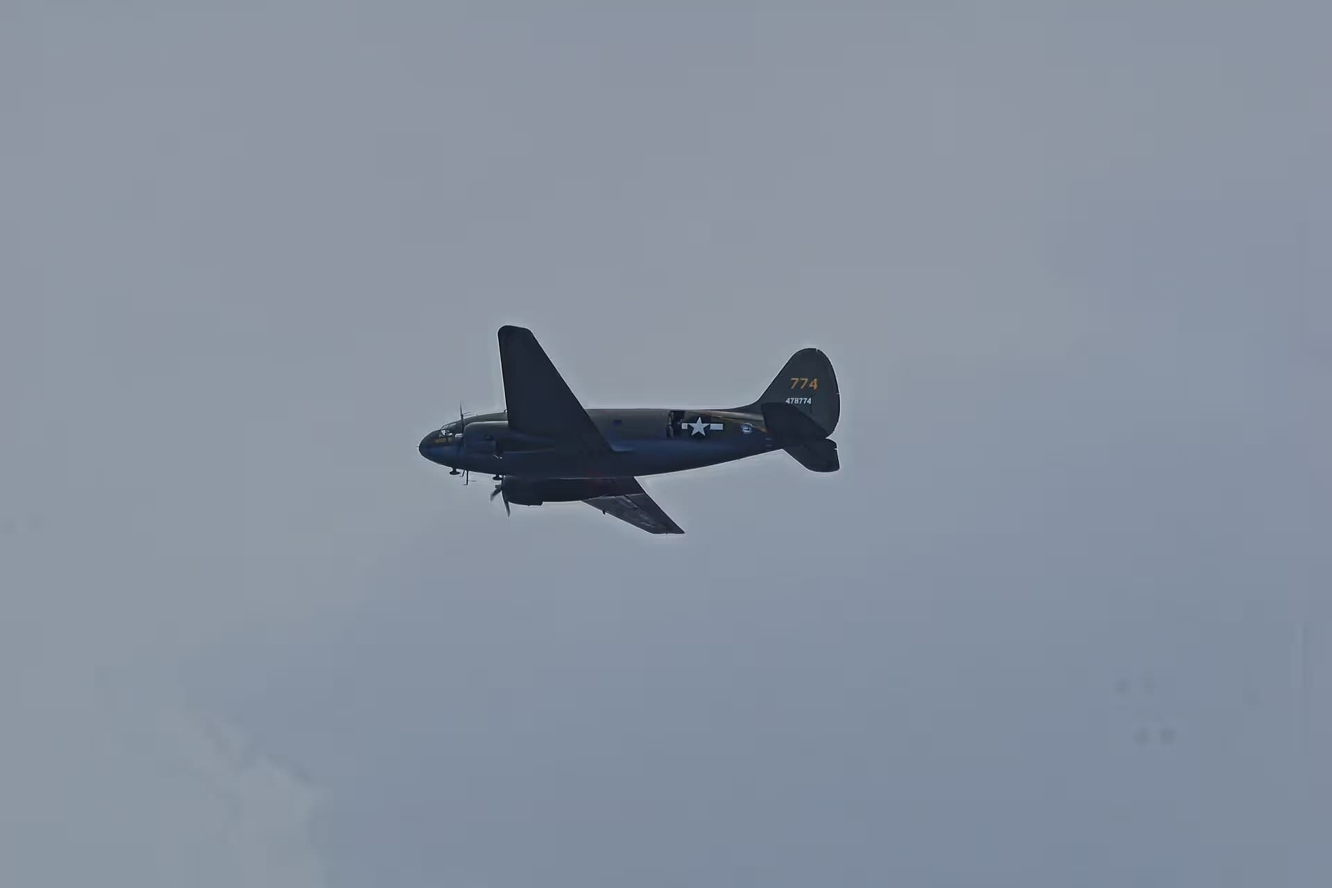 Unidentified — Twin-engine aircraft
