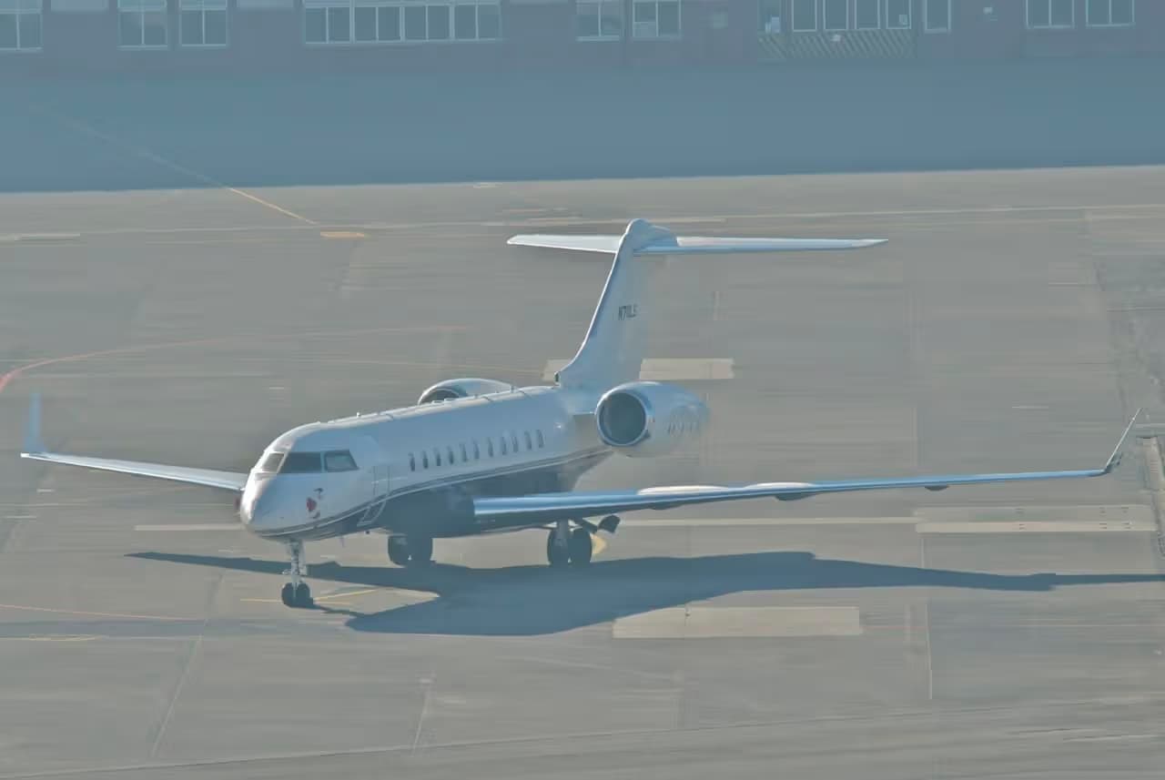 N711LS — Business jet