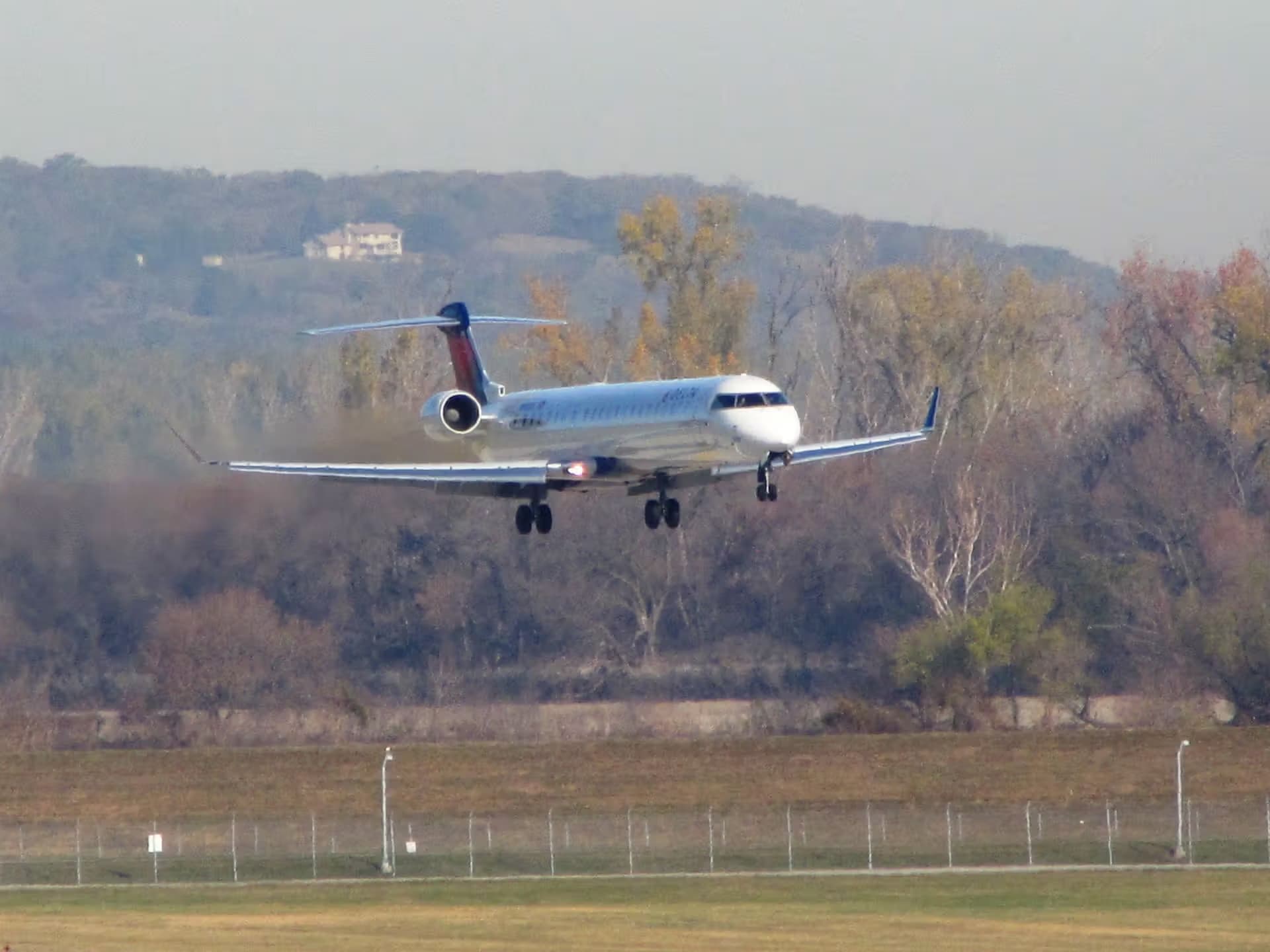 N930XJ — Twin-engine aircraft