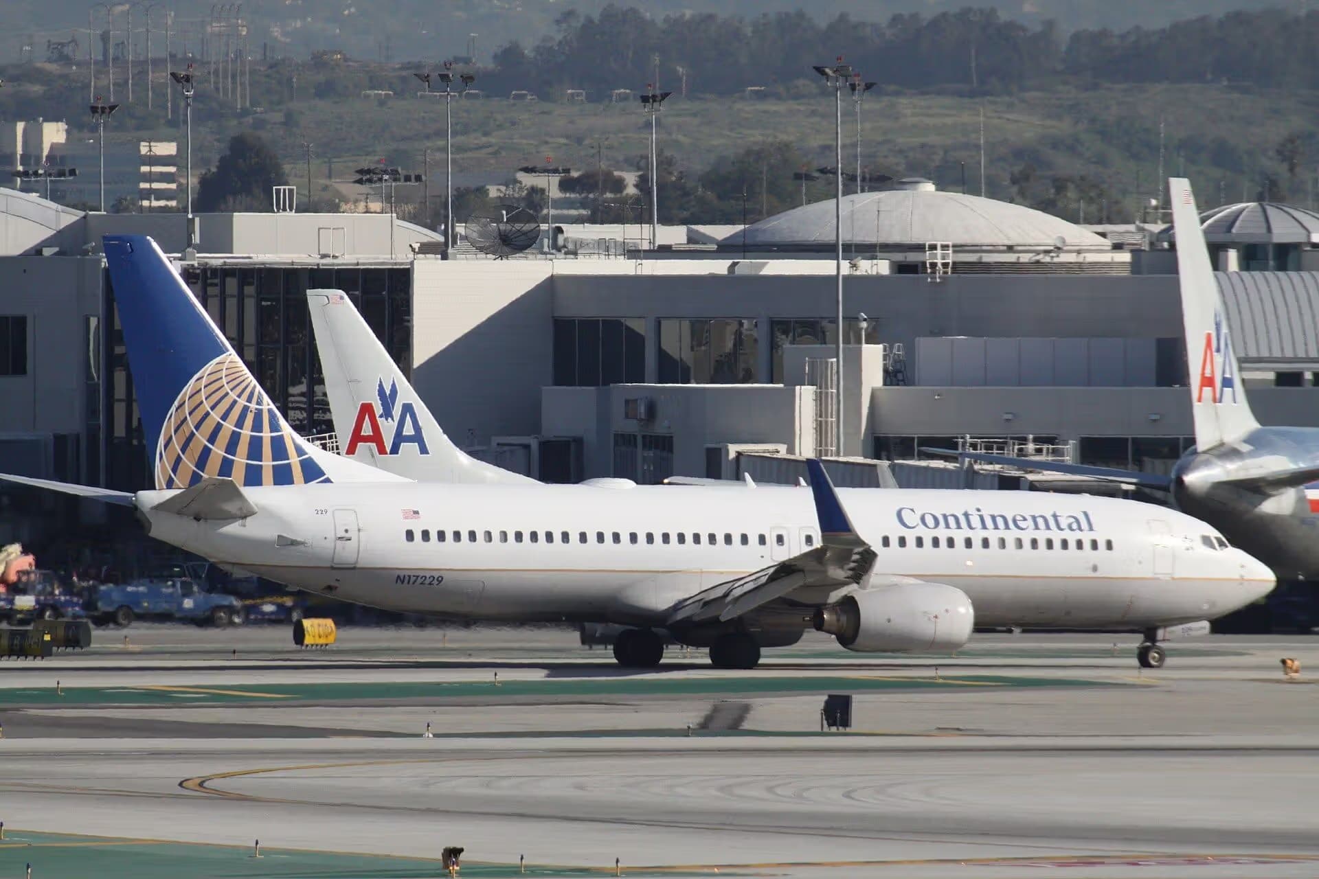 N17229 — Twin-engine aircraft