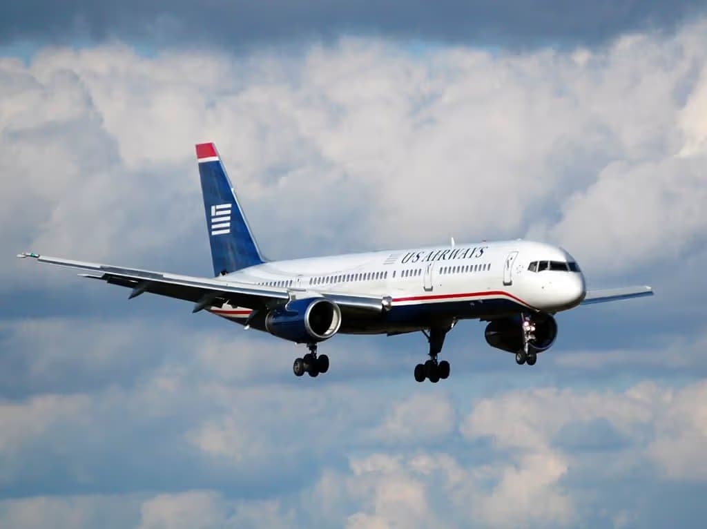 N922UW — Twin-engine aircraft