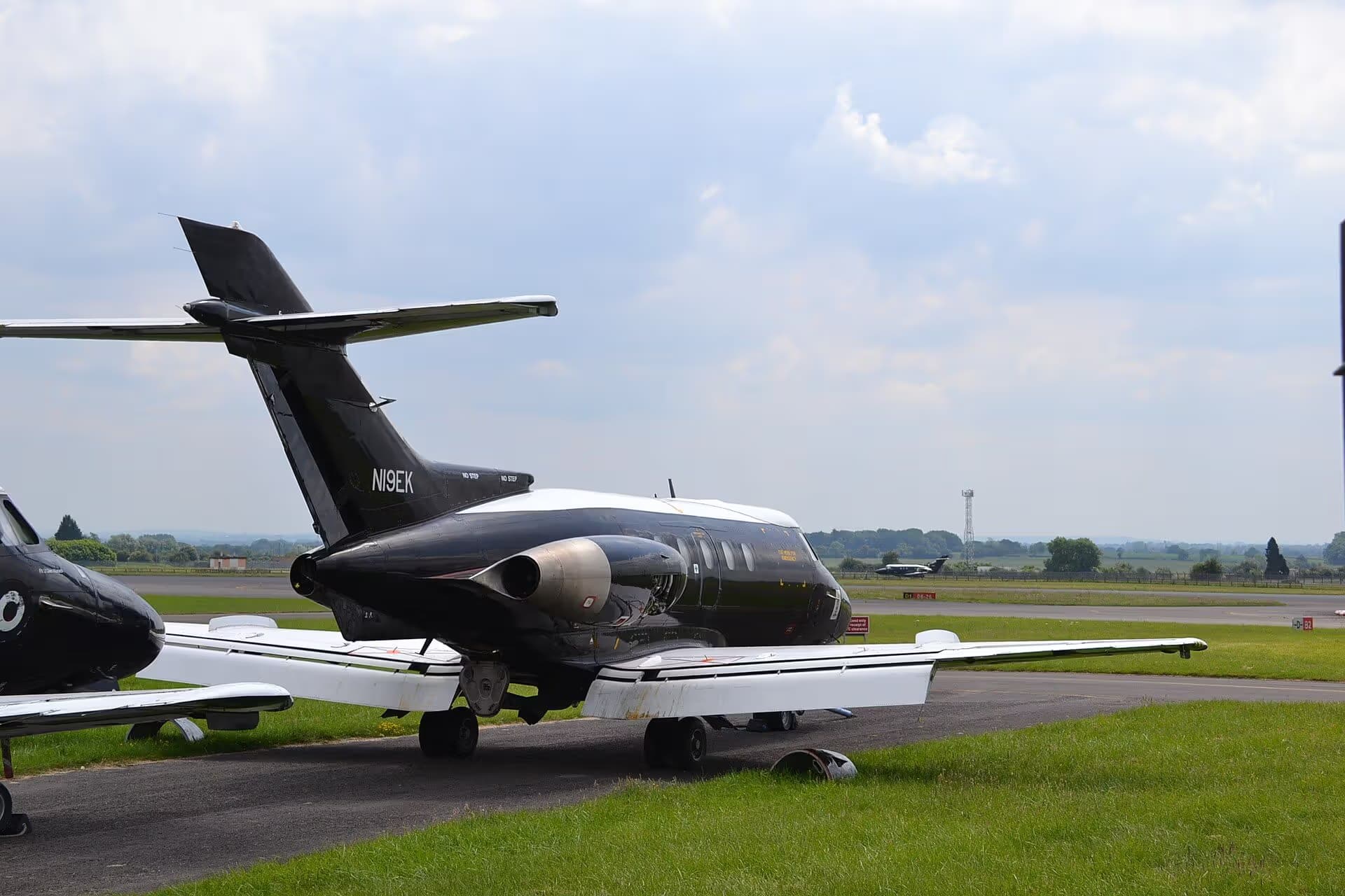 N19EK — Business jet