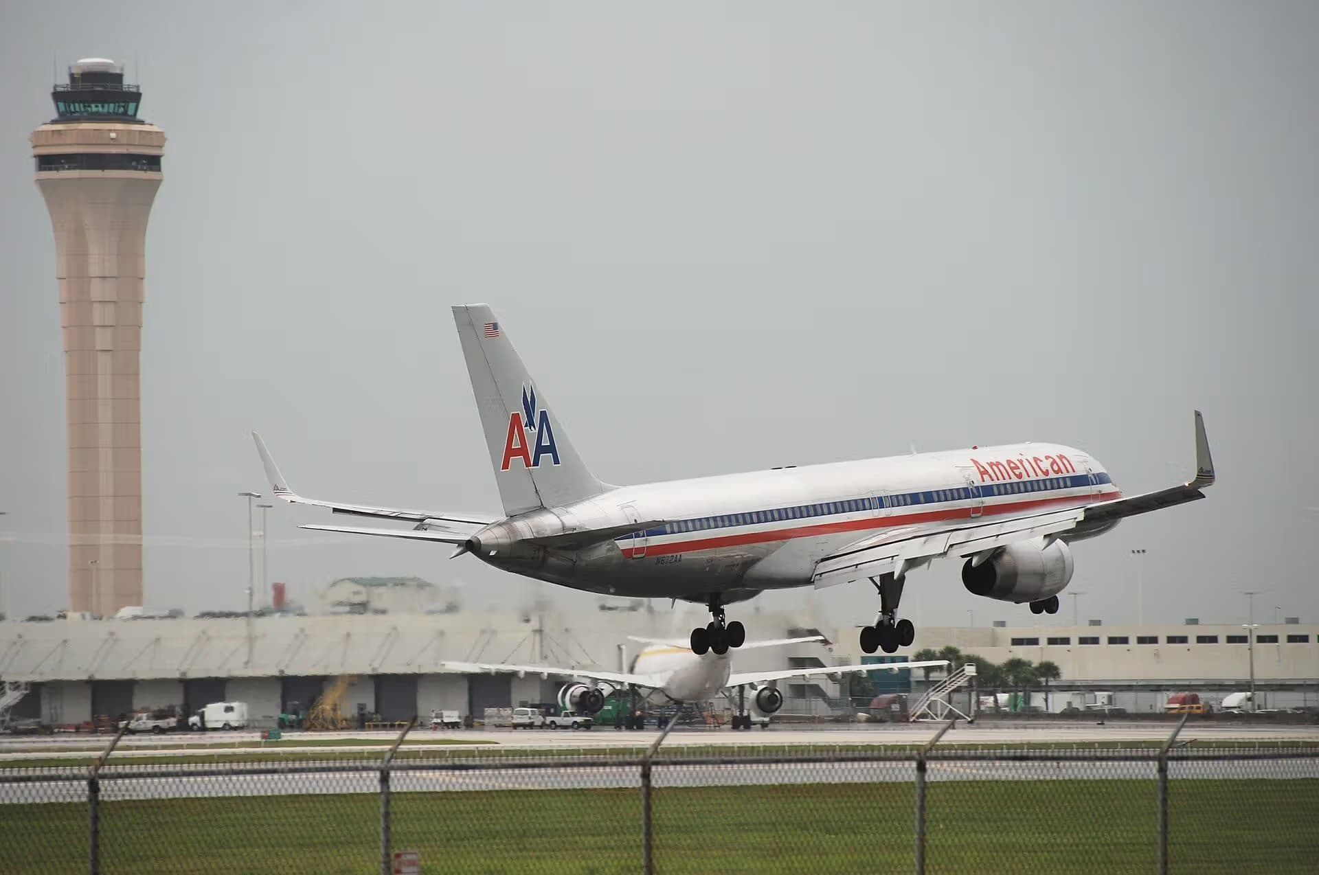 N672AA — Boeing