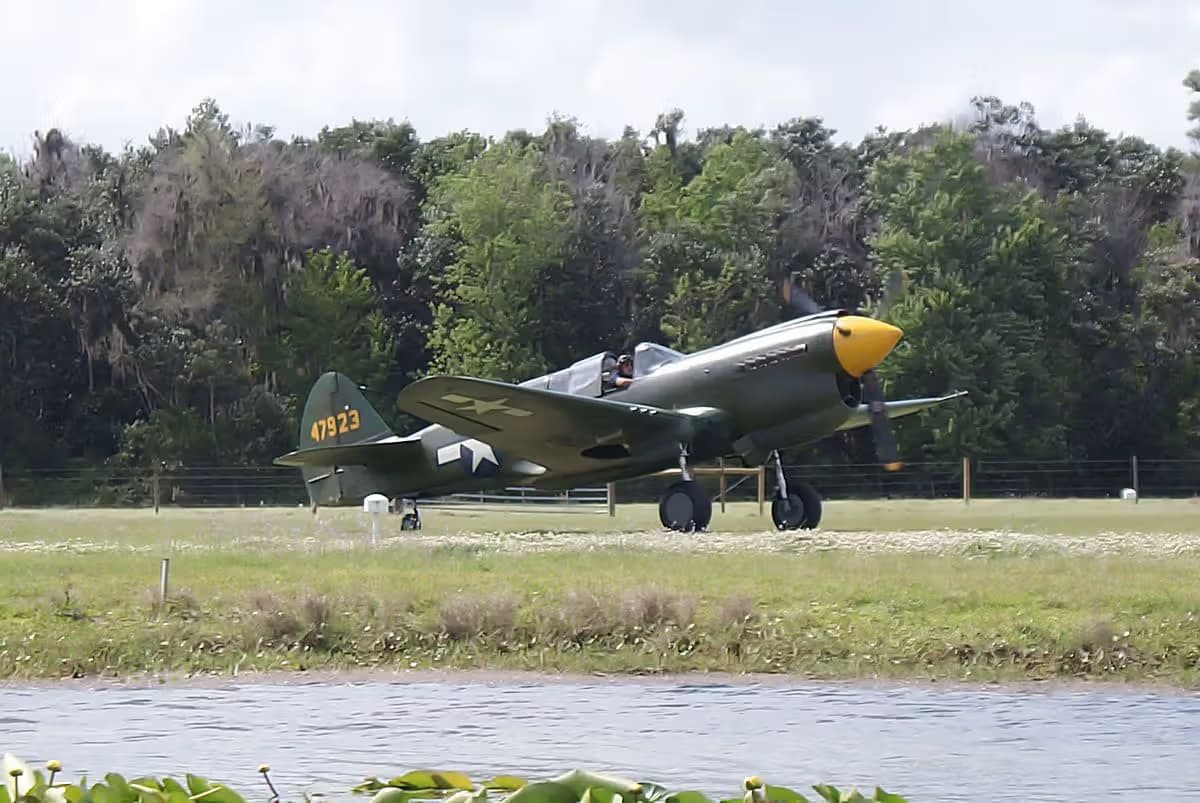 Unidentified — Single-engine aircraft